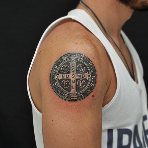 48 tattoo medalha de São Bento Pinterest