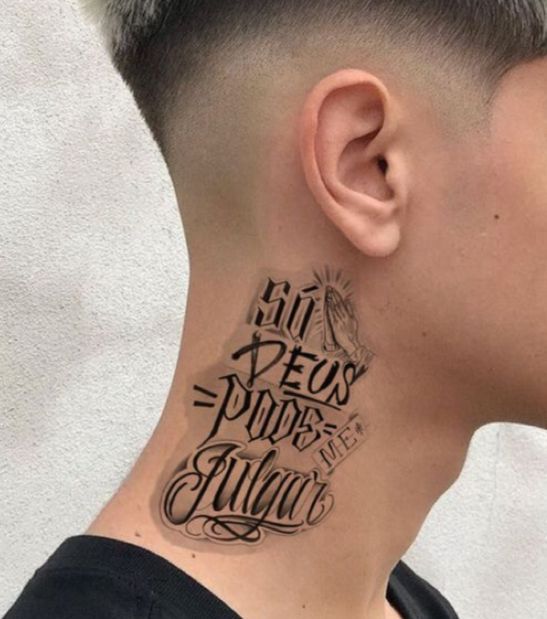 5 tattoo com frase Deus no pescoço Pinterest
