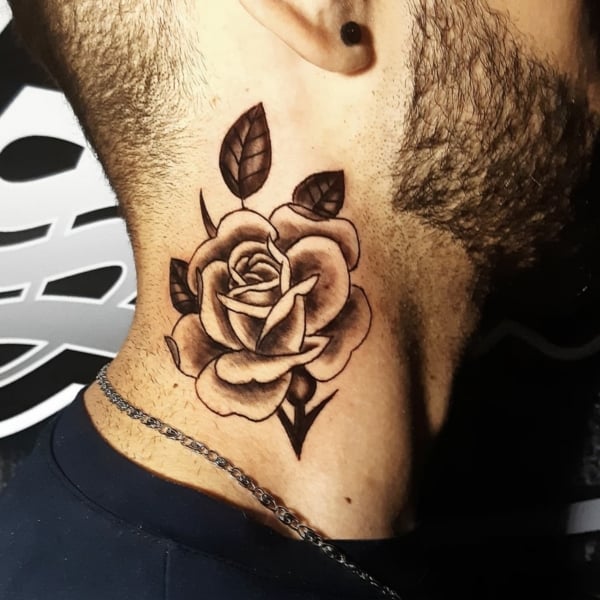 55 tattoo rosa no pescoço masculina @adaga tattoo studio