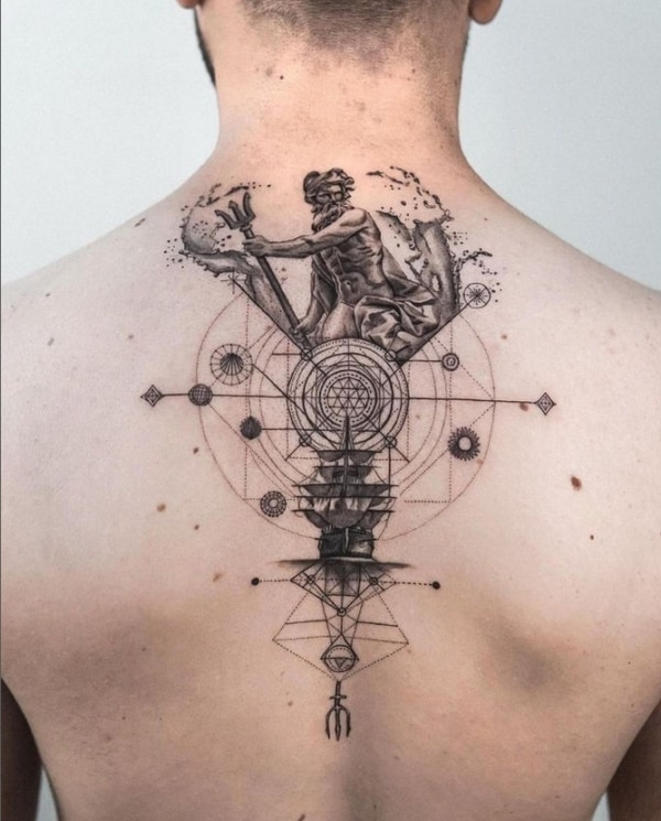 9 tatuagem nas costas Poseidon @hood seven guests