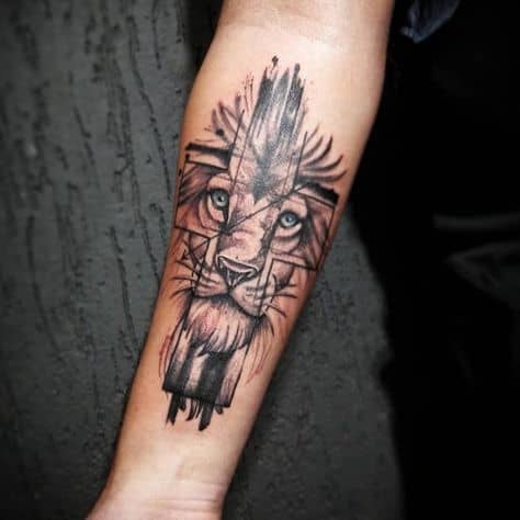 Tatuagem leão com cruz ideias