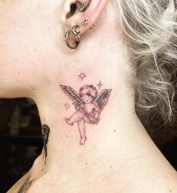 14 tattoo anjinho pescoço Pinterest