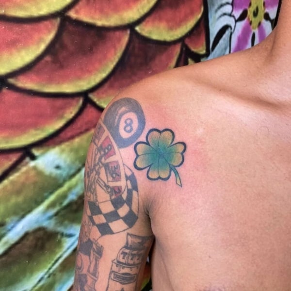 14 tattoo masculina trevo 4 folhas @eduardo malone tattoo