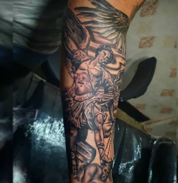 16 tattoo braço Miguel Arcanjo @estudio cleitontattoo