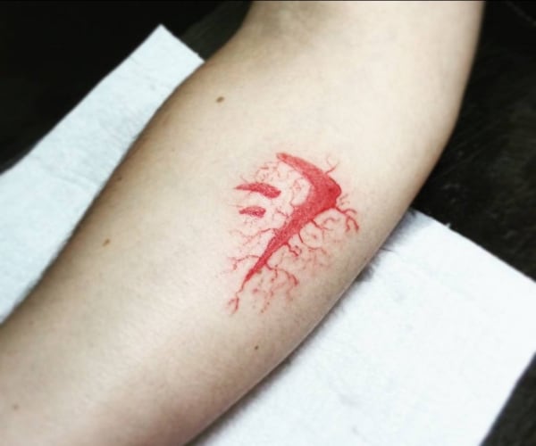 16 tattoo vermelha marca de Caim Supernatural @leomelocrowtattoo