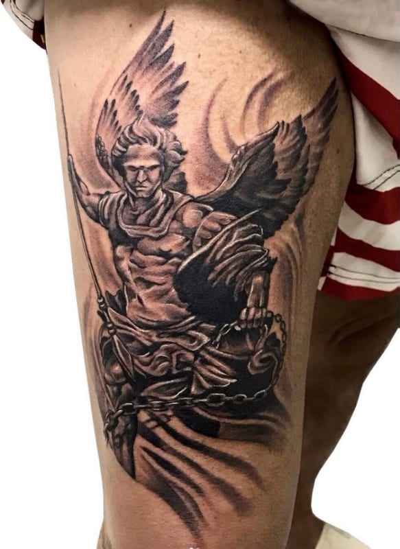 28 tattoo perna São Miguel Arcanjo @zumbistattoostudio