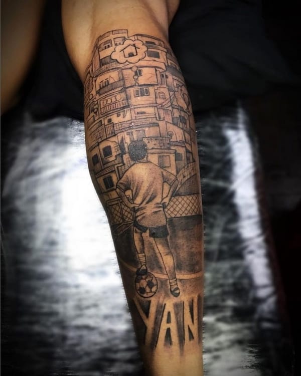 3 tattoo na perna de favela e menino com bola @felipe mattostattoo