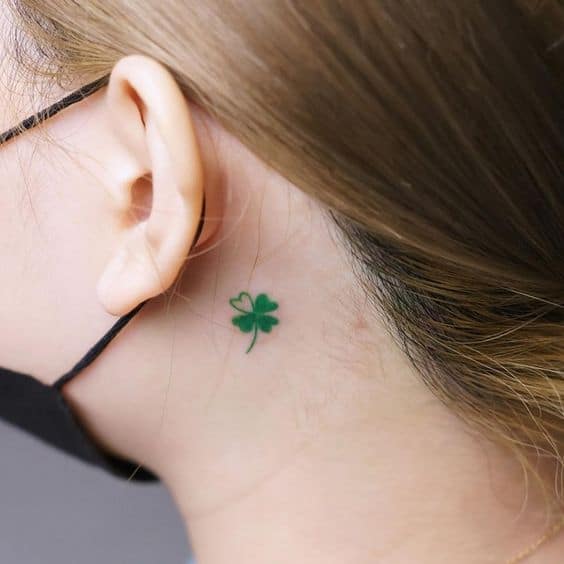 32 tatuagem trevo verde no pescoço Pinterest