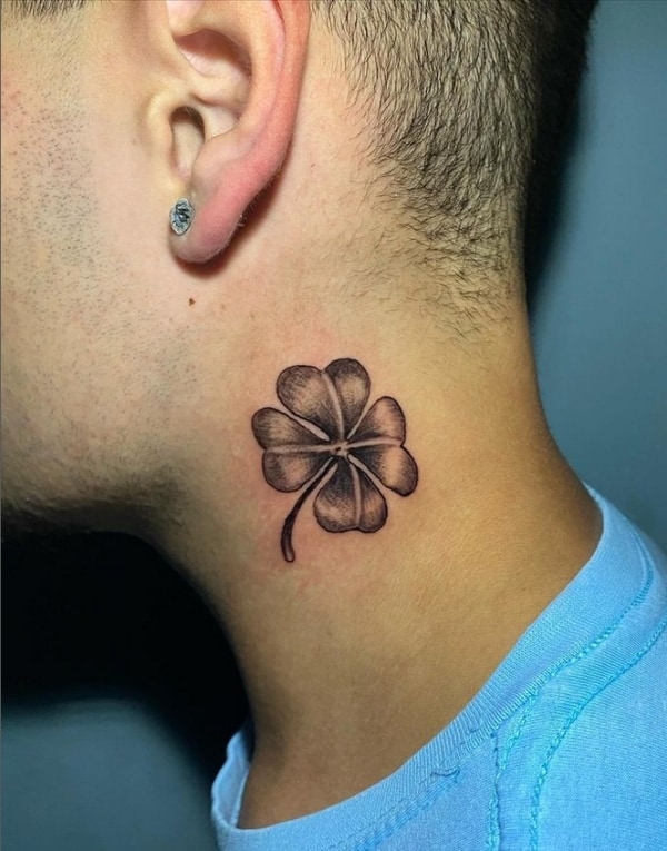 33 tattoo no pescoço trevo 4 folhas @daniels tattoo