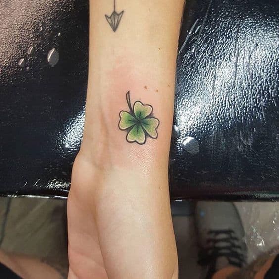 36 tattoo de trevo no pulso Pinterest