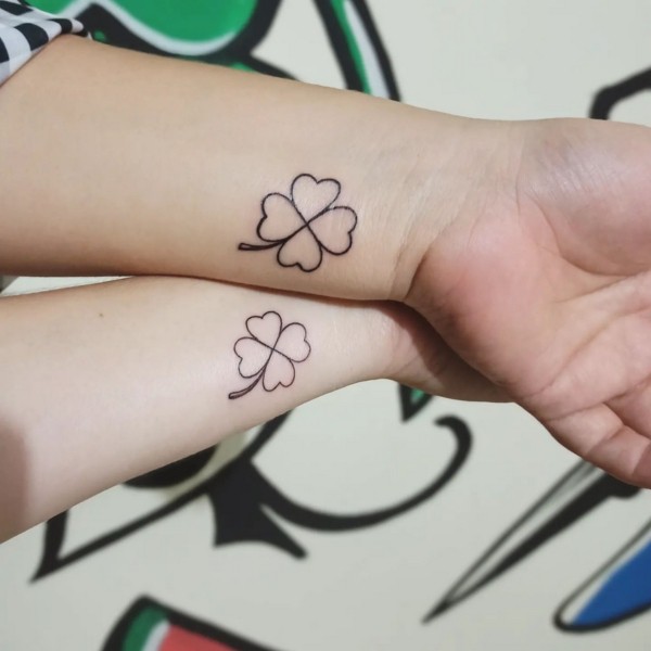 37 tatuagem compartilha trevo 4 folhas @lunar tattoostudio