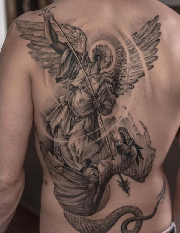 4 tatuagem grande nas costas São Miguel Arcanjo @danilosantosarttattoo