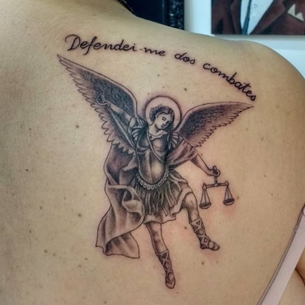 40 tattoo feminina nas costas São Miguel Arcanjo @daltontatuagens