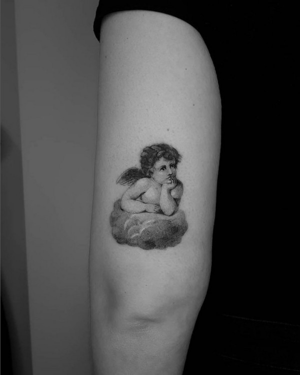 5 tatuagem braço anjo bebê na nuvem @alexandyrvalentine