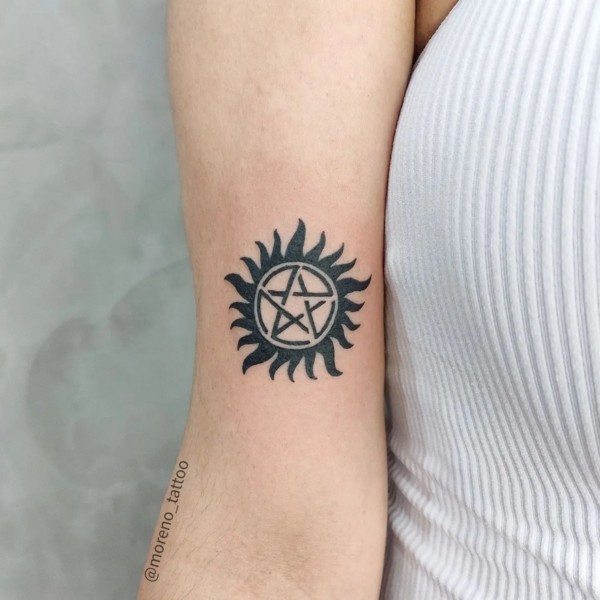 6 tatuagem Supernatural no braço Dean e Sam Winchester @moreno tattoo