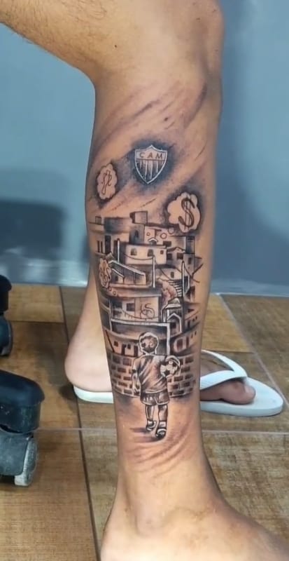 9 tatuagem perna favela e menino com bola @dominus tattoo