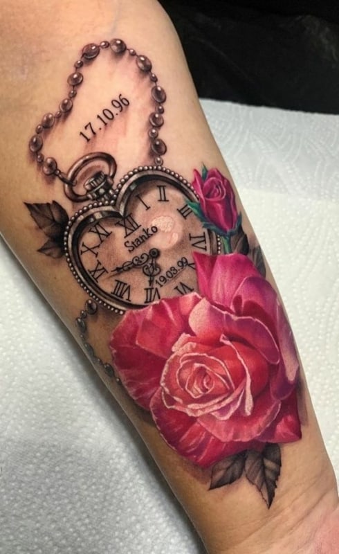 Tatuagem de relógio feminina