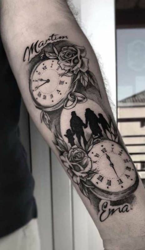 Tatuagem de relógio romano linda