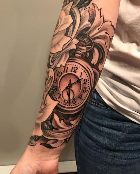 linda Tatuagem de relógio no braço