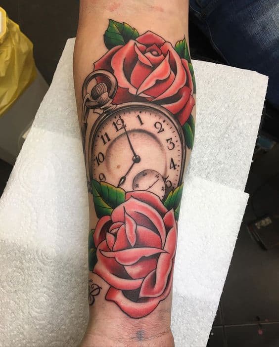 linda ideia de Tatuagem de relógio com rosas