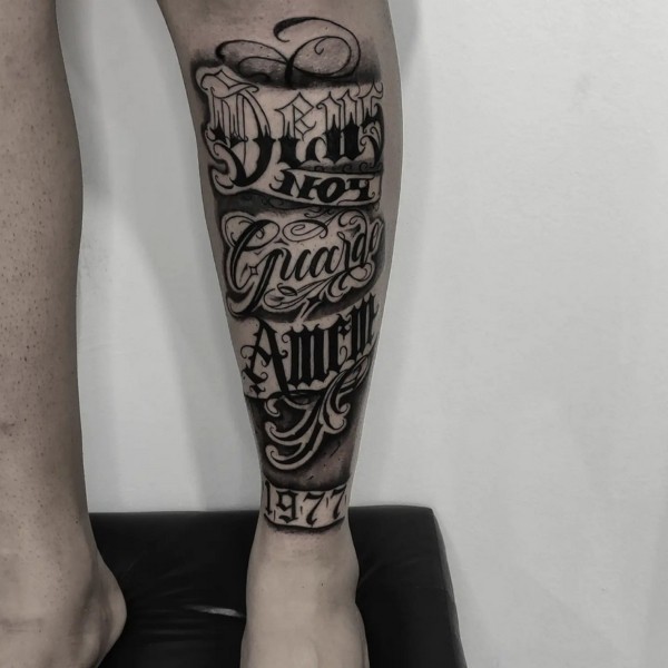 1 tatuagem masculina lettering na perna @alvaro tatto