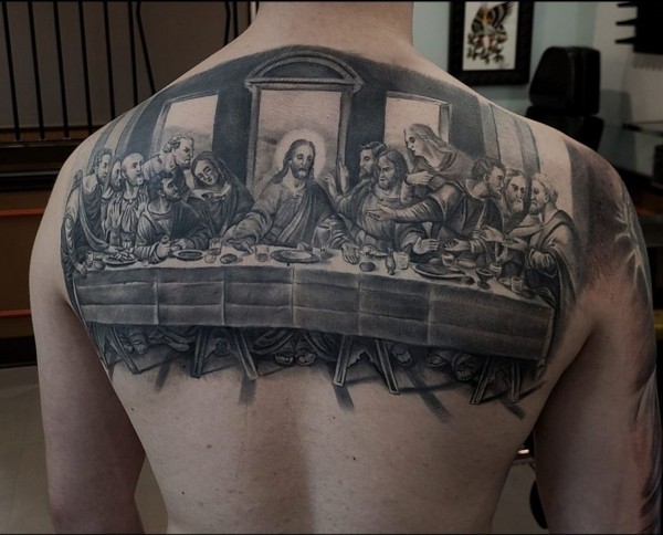 16 tatuagem grande nas costas última ceia @inkanddaggertattoo