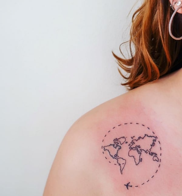 17 tattoo feminina de viagem @zero21porto