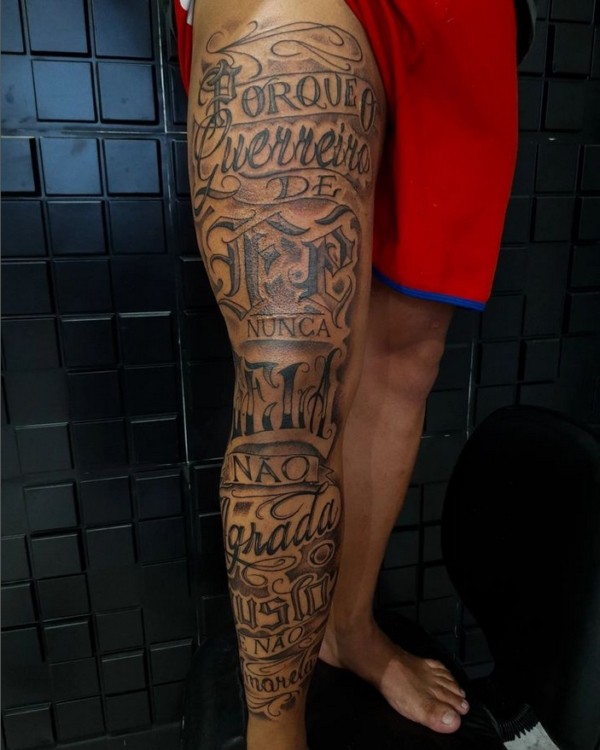18 tatuagem na perna Racionais @botelhotatu