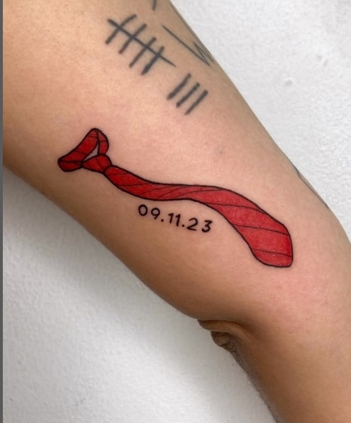 22 tatuagem gravata vermelha RBD @lucasp art