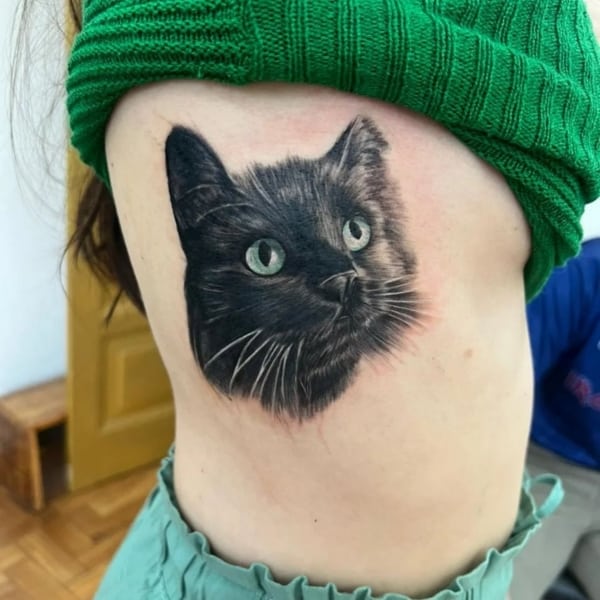 28 tatuagem realista gato preto @soulesstattoo