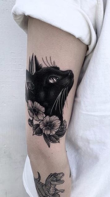 32 tattoo grande gato preto com flores Pinterest