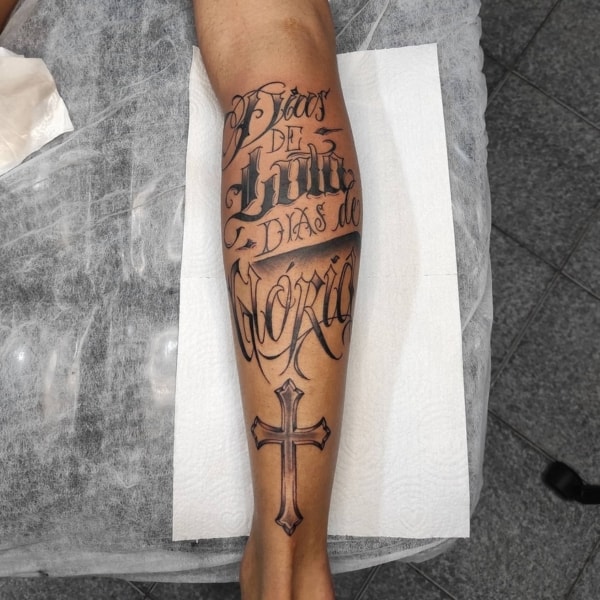 5 tatuagem lettering na perna @brunomtatuador