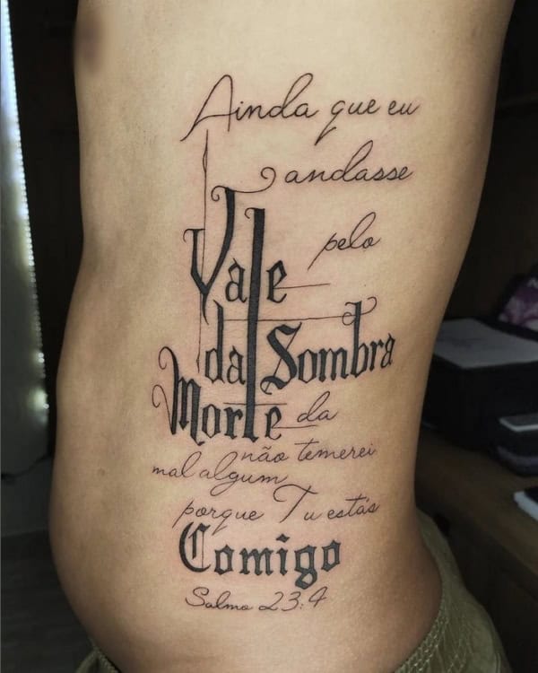 12 tatuagem masculina de salmo da Bíblia @cleziotattoo