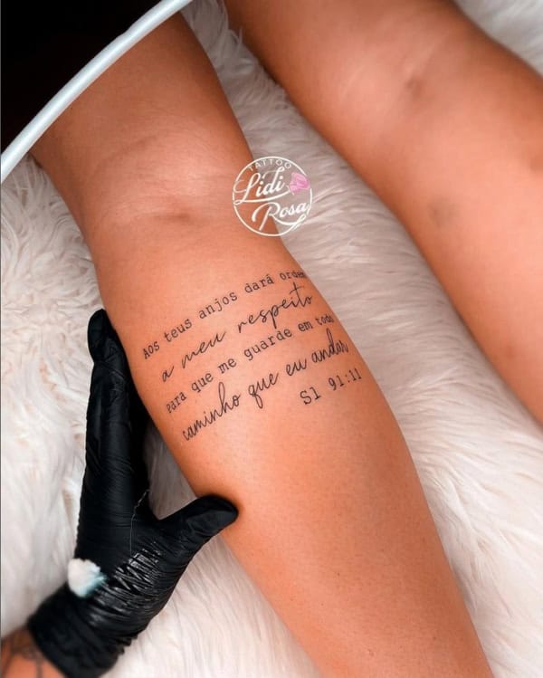 6 tatuagem feminina de salmo na perna @liditattoo